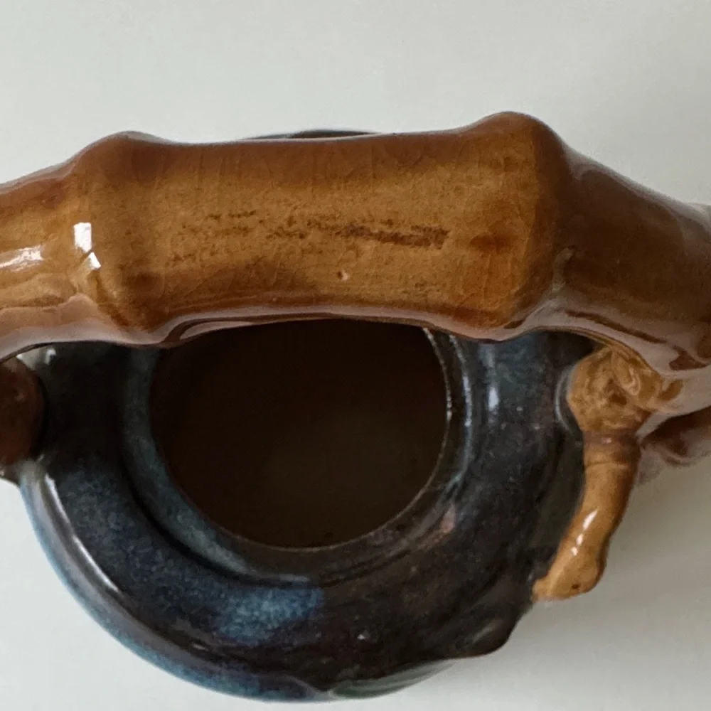 Ceramic Teapot with Frog and Leaf Design & 2 cans of The Republic of Tea - Picture 8 of 16
